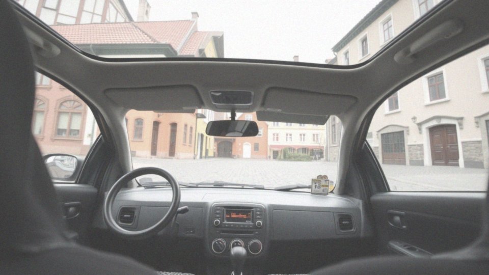 Jakie dodatkowe wyposażenie można znaleźć w Fiat Panda używanym z salonu?